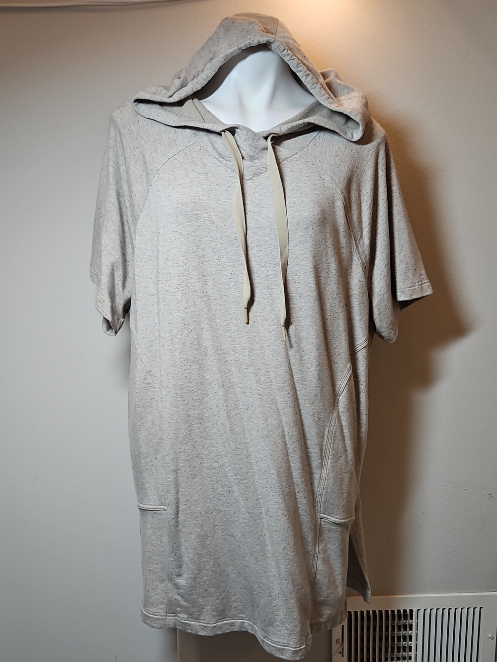 Athleta Large Hooded Short-Sleeve Tunic in Light Beige